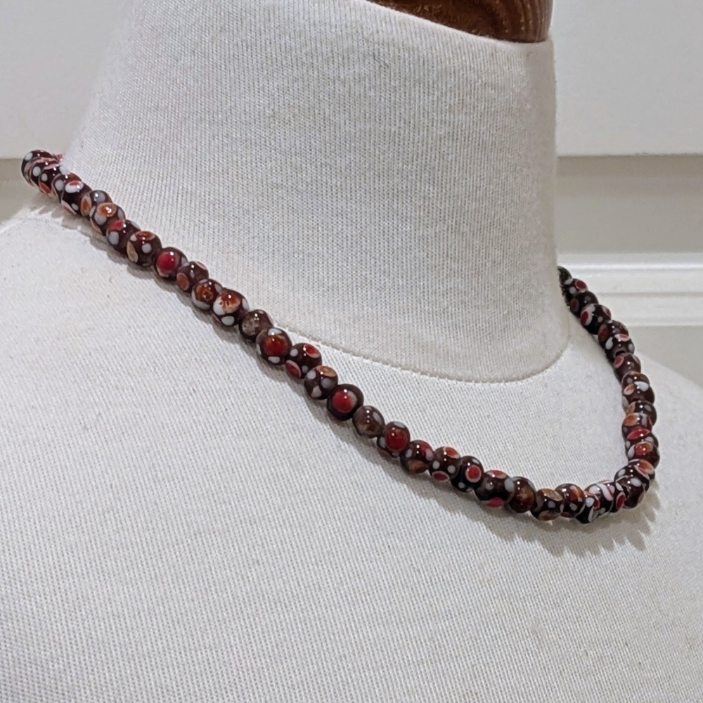 NWOT Beckwoman 16.5" Hand Blown Red White and Brown Mini Glass Bead Necklace - Picture 7 of 7